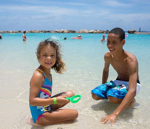 girl-911983_1280 11 Best Places to Visit in USA for Families