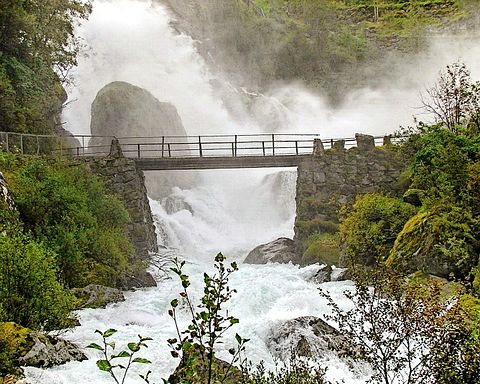 bridge-417856_1280
