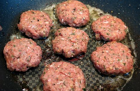 minced-meat-602841_1920 12 Best Bargain Burgers & Fries in America
