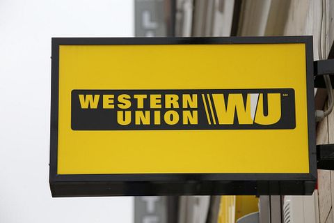 Western Union Partners (WU) with Crossmint to Launch USD Stablecoin on Solana