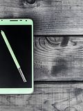 8 Best Smartphones With A Stylus