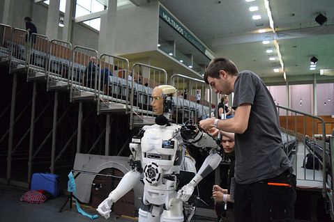 8 Best Small Cap Robotics Stocks to Buy According to Analysts