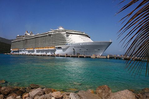800px-The_Allure_of_the_Seas