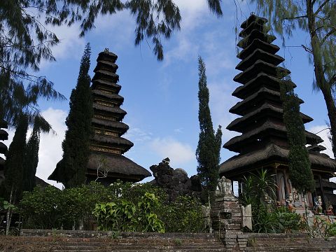 15 Best Places to Travel in April in Europe, Asia and Tropical Destinations