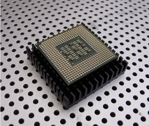 micro-chip-19980_1280