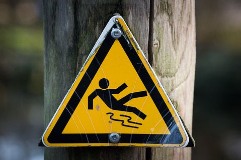 slippery-637562_1280