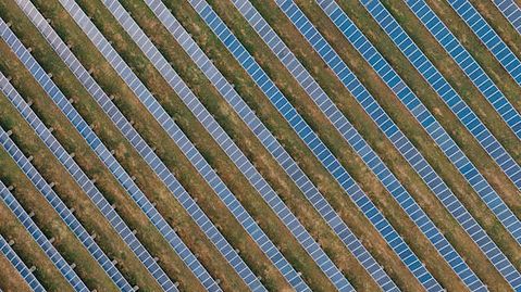 Clearway Energy (CWEN) Delivers Strong Q3; Mixed Analyst Ratings Amid Growth and Tax Tailwinds
