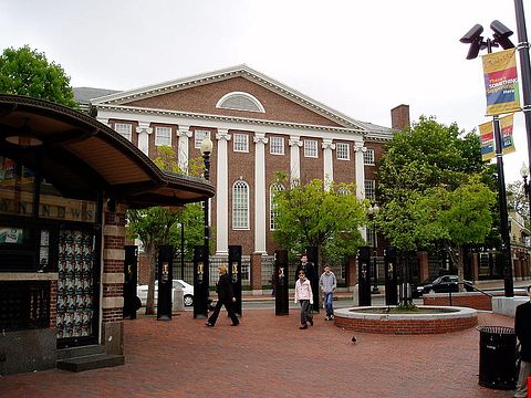 800px-Cambridge_Harvard_Square