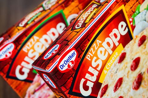  box, brand, cheese, commercial, company, diner, dr., editorial, fast, fat, food, frozen, guseppe, illustrative, logo, object, oetker, paper, pizza, product, sauce, snack, symbol, tomatoes, unhealthy 