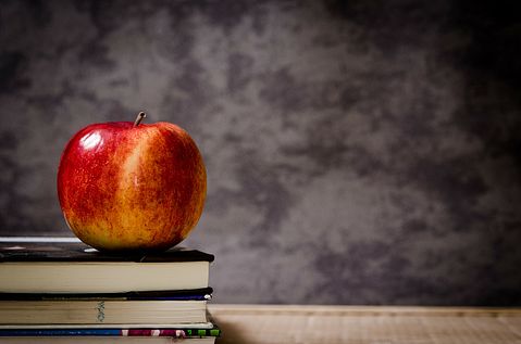 apple-256263_1280
