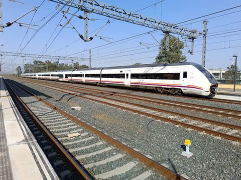 TD Cowen Lowers CSX Corp (CSX) Price Target Amid Berkshire Speculation