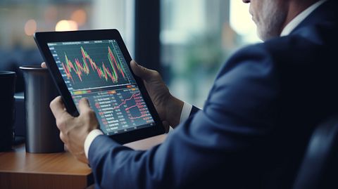 5 Best Long Term Stocks to Invest In According to Billionaires