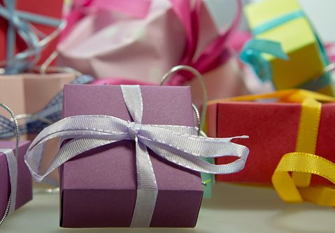 gift-444519_1280 10 Countries that Spend the Most on Christmas
