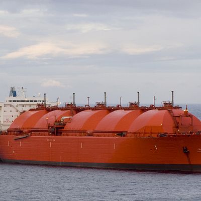 12 Best LNG Stocks to Buy in 2026