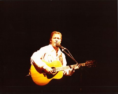 singer, songwriter, deceased, in concert, oldie, guitar, country music, actor, john denver, 13 Celebrities Scammed by Madoff 