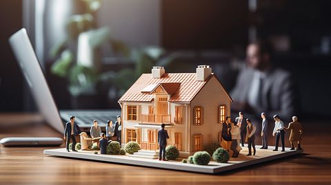 10 Best Financial Services Stocks To Buy According to Analysts