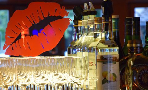 lips-468329_1280 7 Easiest and Fun Drinking Games for Groups 