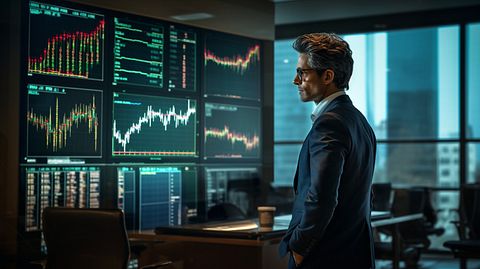 10 Best Falling Stocks to Invest in Right Now