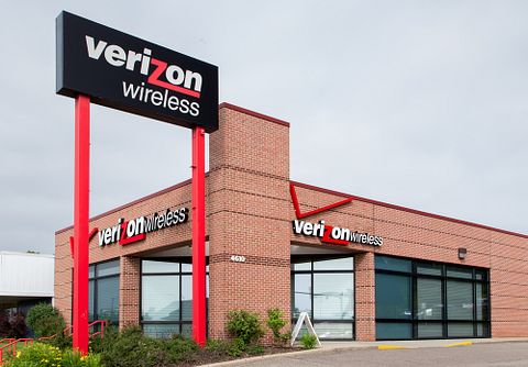 Scotiabank Lifts Verizon (VZ) to Outperform, Calls Shares “Cheap” at Current Levels