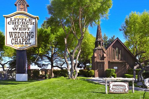 las, chapel, church, west, sign, old, nevada, tower, america, travel, strip, view, horizontal, attraction, symbol, history, picturesque, paradise, boulevard, historic, wood, 11 Best Places to Get Married in Las Vegas 