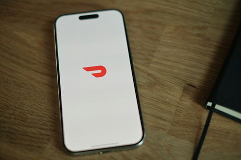 DoorDash (DASH) Completes $3.9B Acquisition of UK's Deliveroo