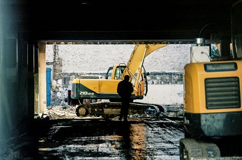 Caterpillar (CAT)’s FieldAI Partnership Strengthens Its AI Autonomy Opportunity
