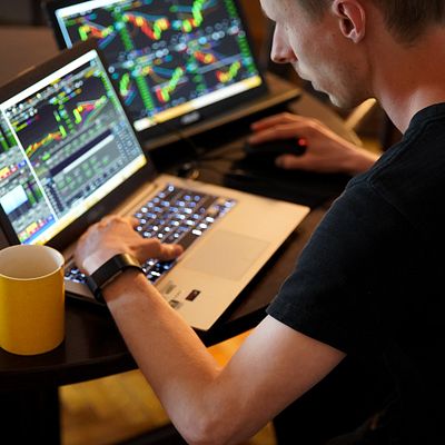 Claude Stock Portfolio: Top 10 Stocks to Buy According to AI Chatbot