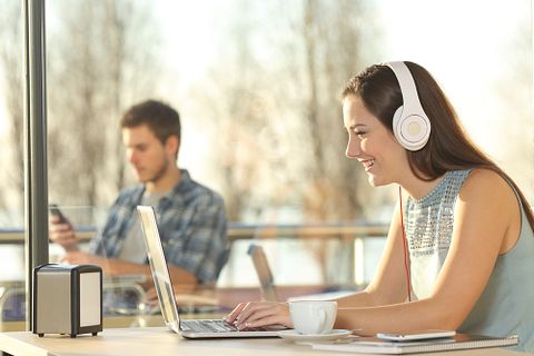 HSBC Upgrades New Oriental Education & Technology Group to Buy Following Strong Q2 FY2026 Results