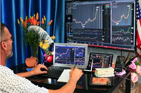 10 Stocks to Buy and Sell Amid Latest Earnings Season