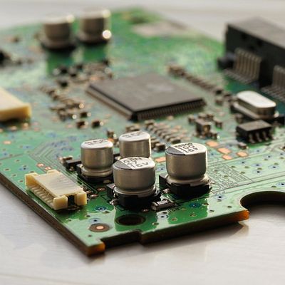 10 Best Semiconductor Stocks to Buy According to Billionaires