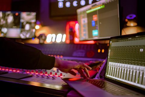 Bernstein Begins Coverage of Warner Music (WMG) with Outperform Rating