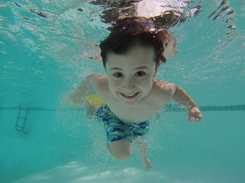 10 Beginner Swim Lessons For Toddlers and Kids in NYC