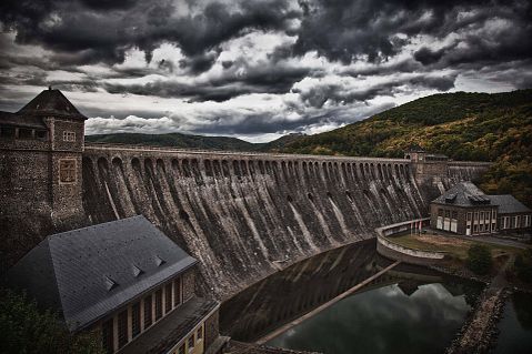 dam-753437_1920
