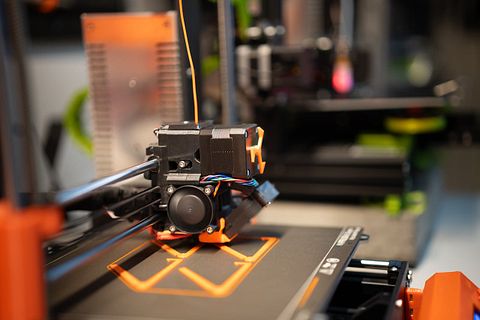 12 Best 3D Printing Stocks to Buy According to Hedge Funds