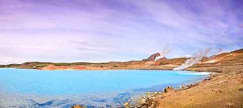  canadastock/Shutterstock.com 