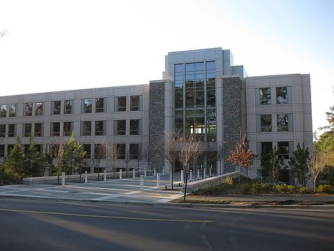 800px-Fuqua_School_of_Business