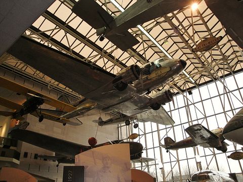 airplanes-286345_1280 11 Best Places to Visit in USA for Families