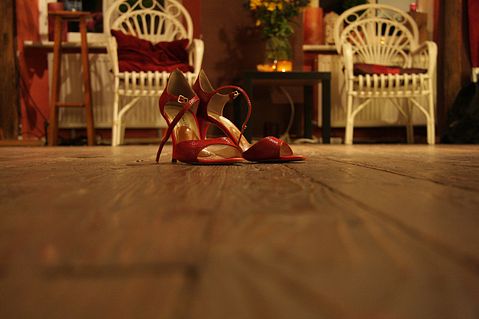high-heeled-shoes-285664_1280