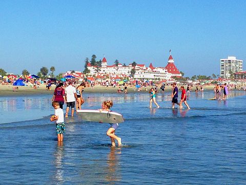 hotel-del-coronado-962458_1280 11 Best Places to Visit in USA for Families