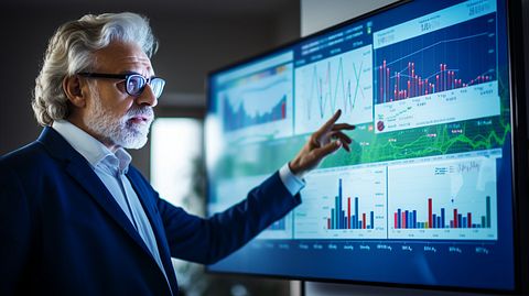 15 Stocks with Buy Ratings that Hedge Funds Love