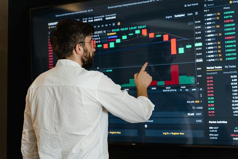 8 Most Undervalued Pot Stocks to Buy According to Analysts