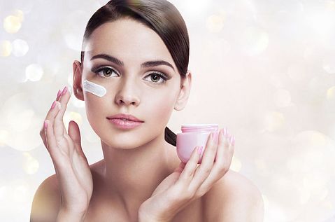 Estee Lauder (EL) Loses 8.5% After Dividend Ex-Date