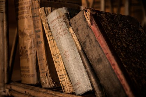 old-books-436498_1280