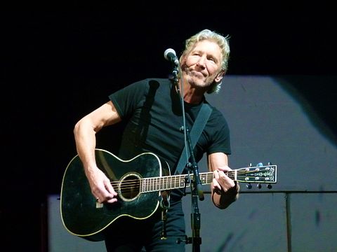  waters, roger, floyd, pink, wall, square, roll, rock, madison, famous, rockers, garden, msg 11 Highest Paid Singers and Musicians of All Time 