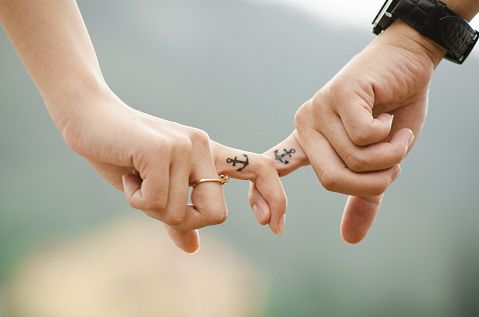 hands-437968_1920 11 Most Romantic Things To Say To Her 