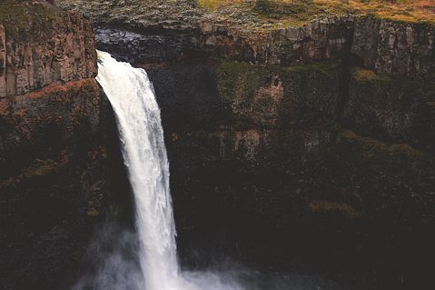 waterfall-690593_1280