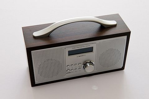 portable-radio-413732_640