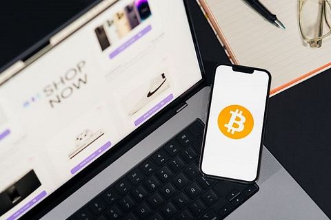 Crypto Slump, Market Share Surge: Is Coinbase (COIN)’s Diversification Strategy Finally Paying Off?