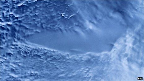 Lake_Vostok_Sat_Photo_color