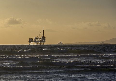 oil-platform-484859_1280